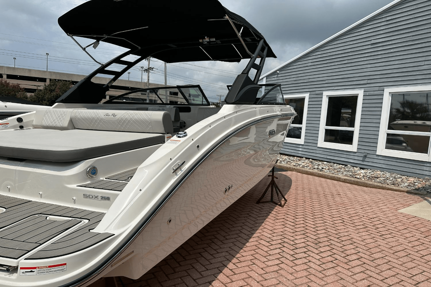 2025 Sea Ray SDX 250 Outboard Image Thumbnail #6