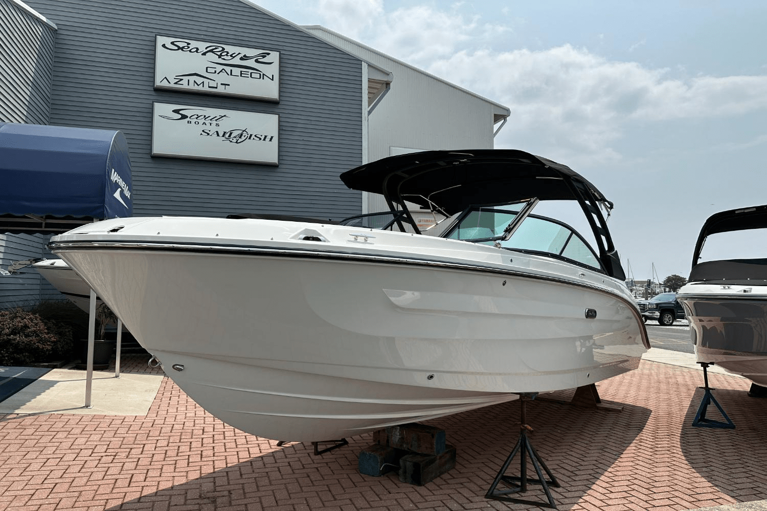 2025 Sea Ray SDX 250 Outboard Image Thumbnail #4