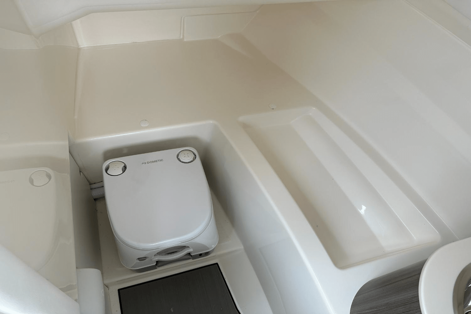 2025 Sea Ray SDX 250 Outboard Image Thumbnail #37