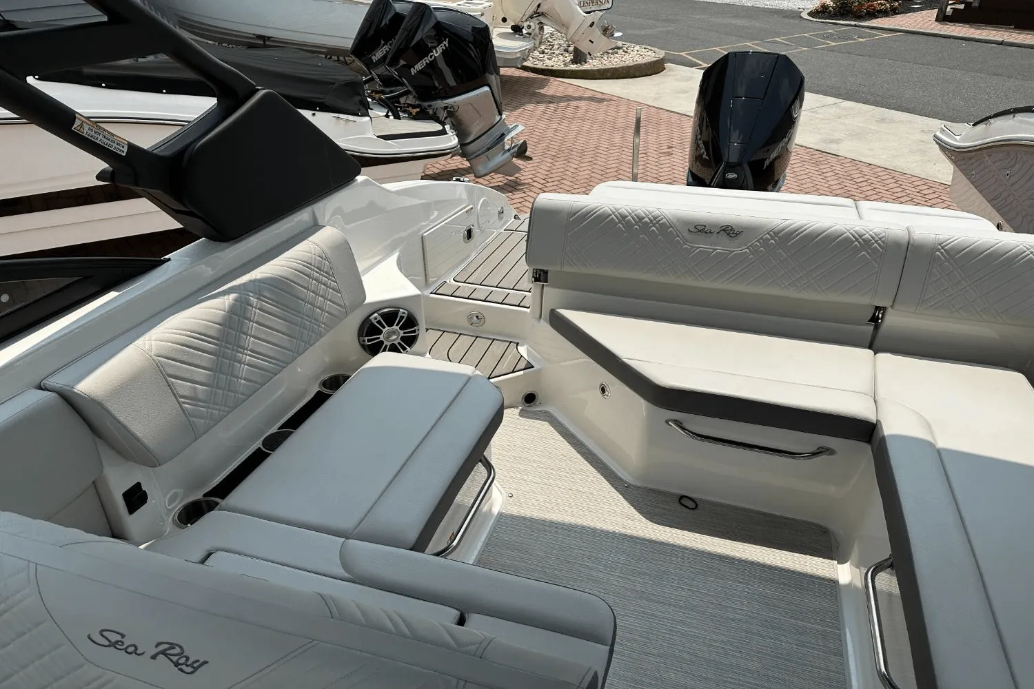 2025 Sea Ray SDX 250 Outboard Image Thumbnail #24
