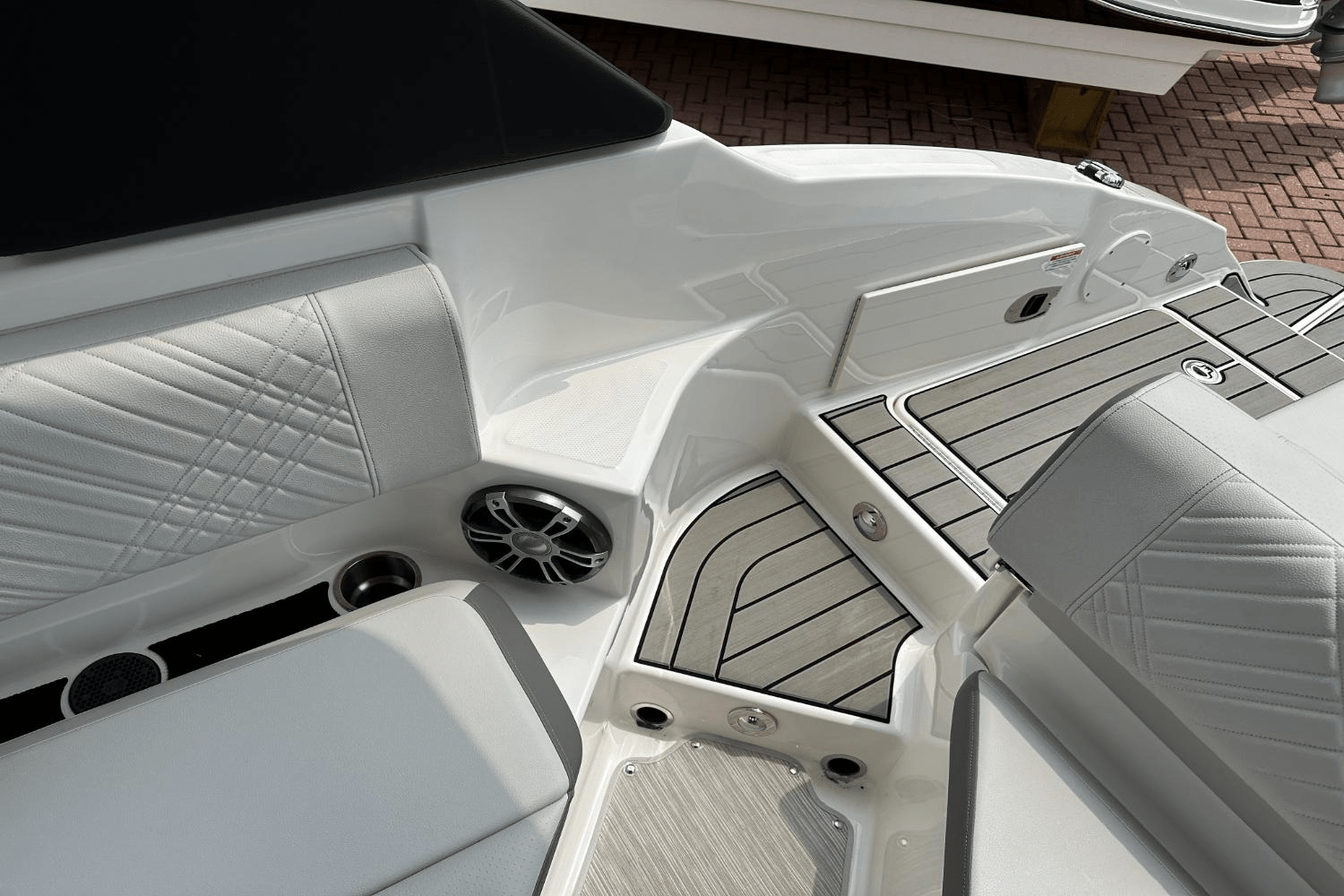 2025 Sea Ray SDX 250 Outboard Image Thumbnail #22