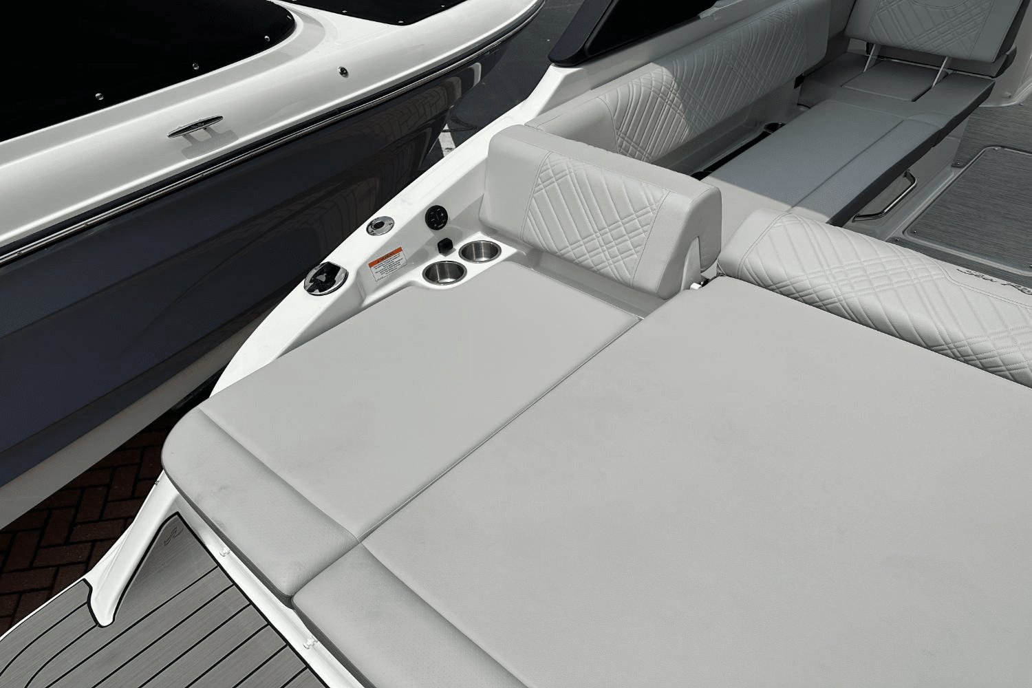 2025 Sea Ray SDX 250 Outboard Image Thumbnail #19