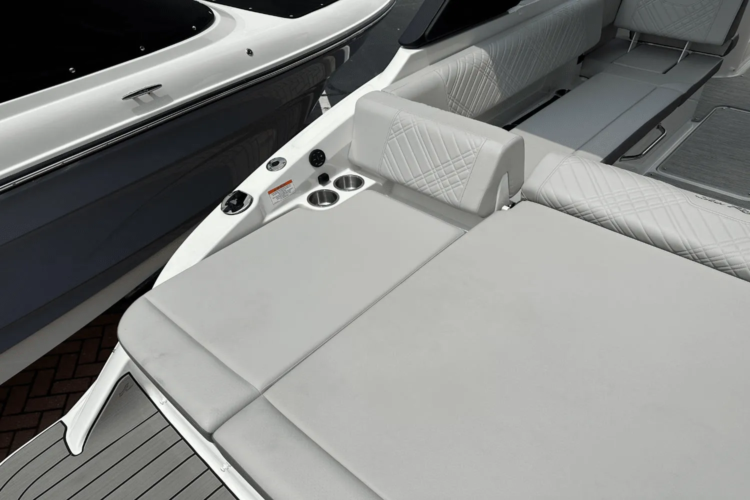 2025 Sea Ray SDX 250 Outboard Image Thumbnail #19