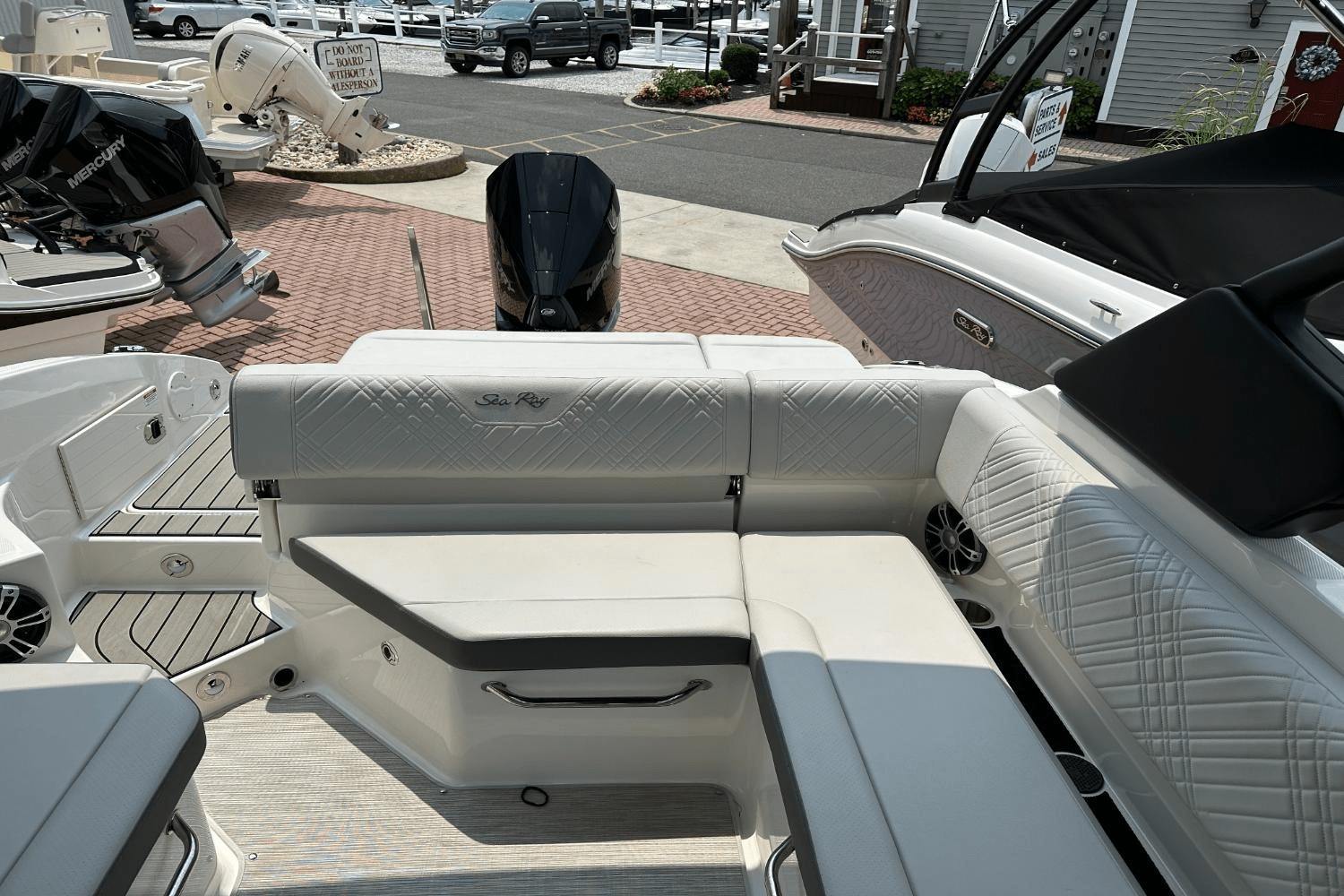 2025 Sea Ray SDX 250 Outboard Image Thumbnail #25