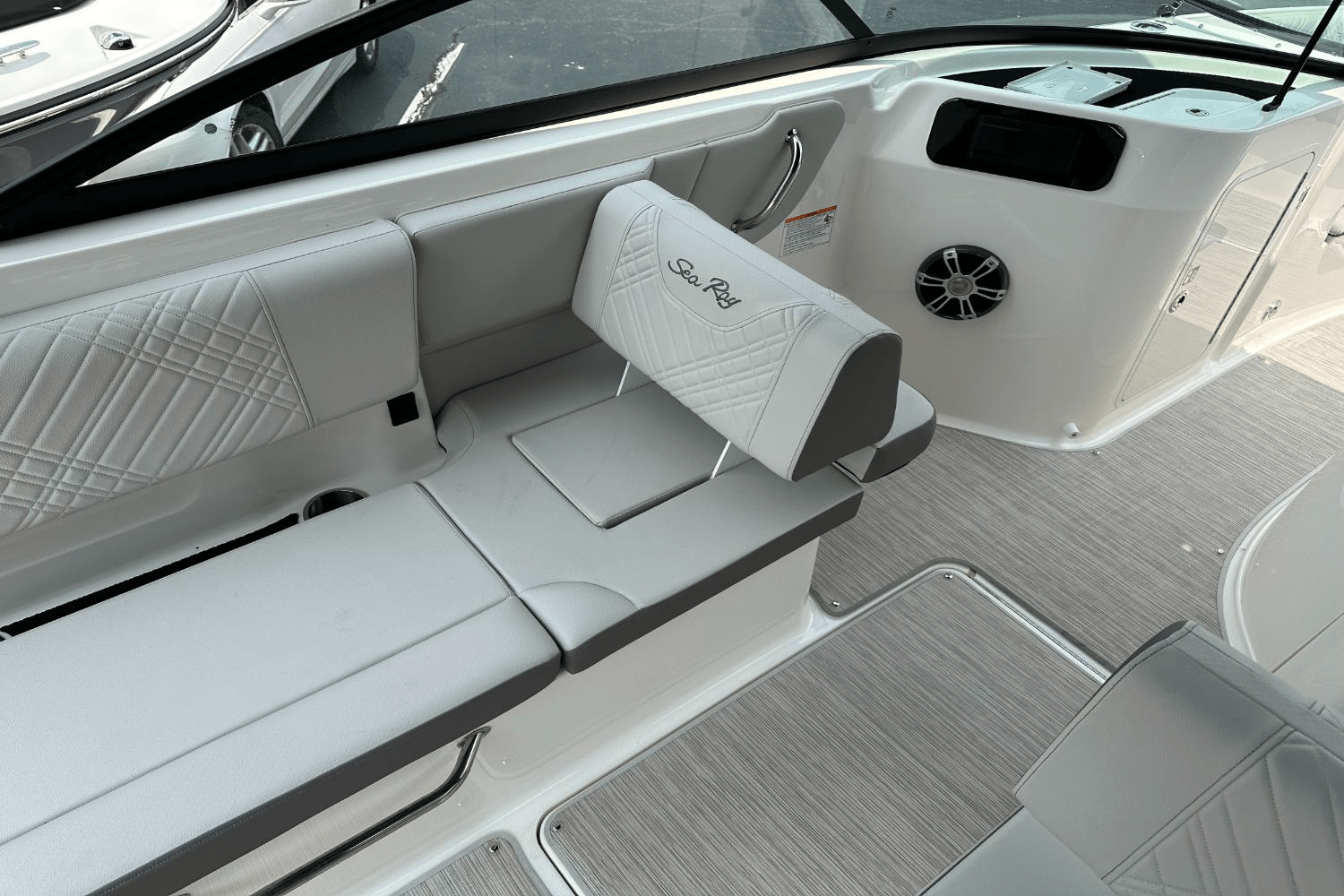 2025 Sea Ray SDX 250 Outboard Image Thumbnail #28