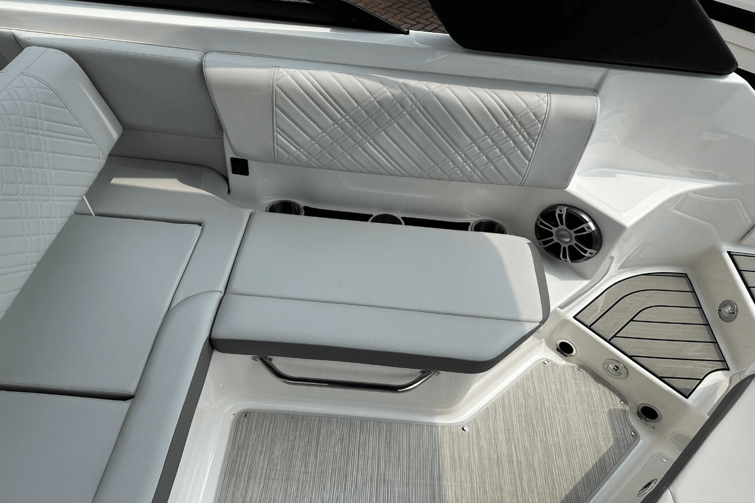 2025 Sea Ray SDX 250 Outboard Image Thumbnail #30