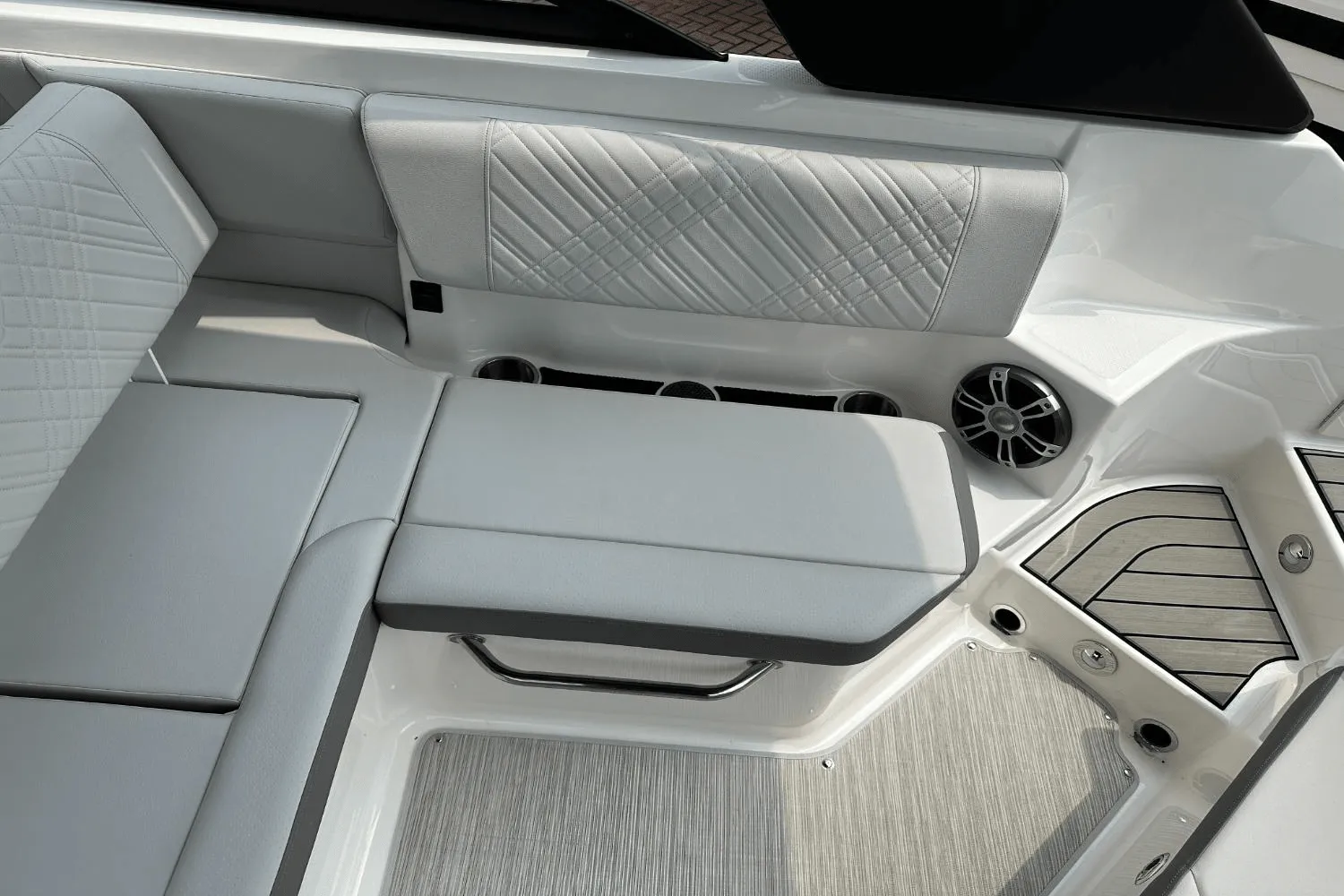 2025 Sea Ray SDX 250 Outboard Image Thumbnail #30