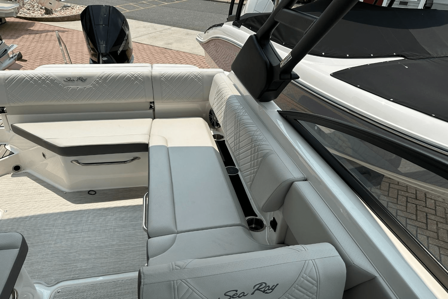 2025 Sea Ray SDX 250 Outboard Image Thumbnail #27
