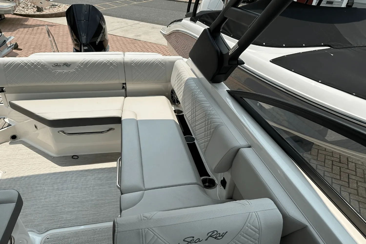 2025 Sea Ray SDX 250 Outboard Image Thumbnail #27