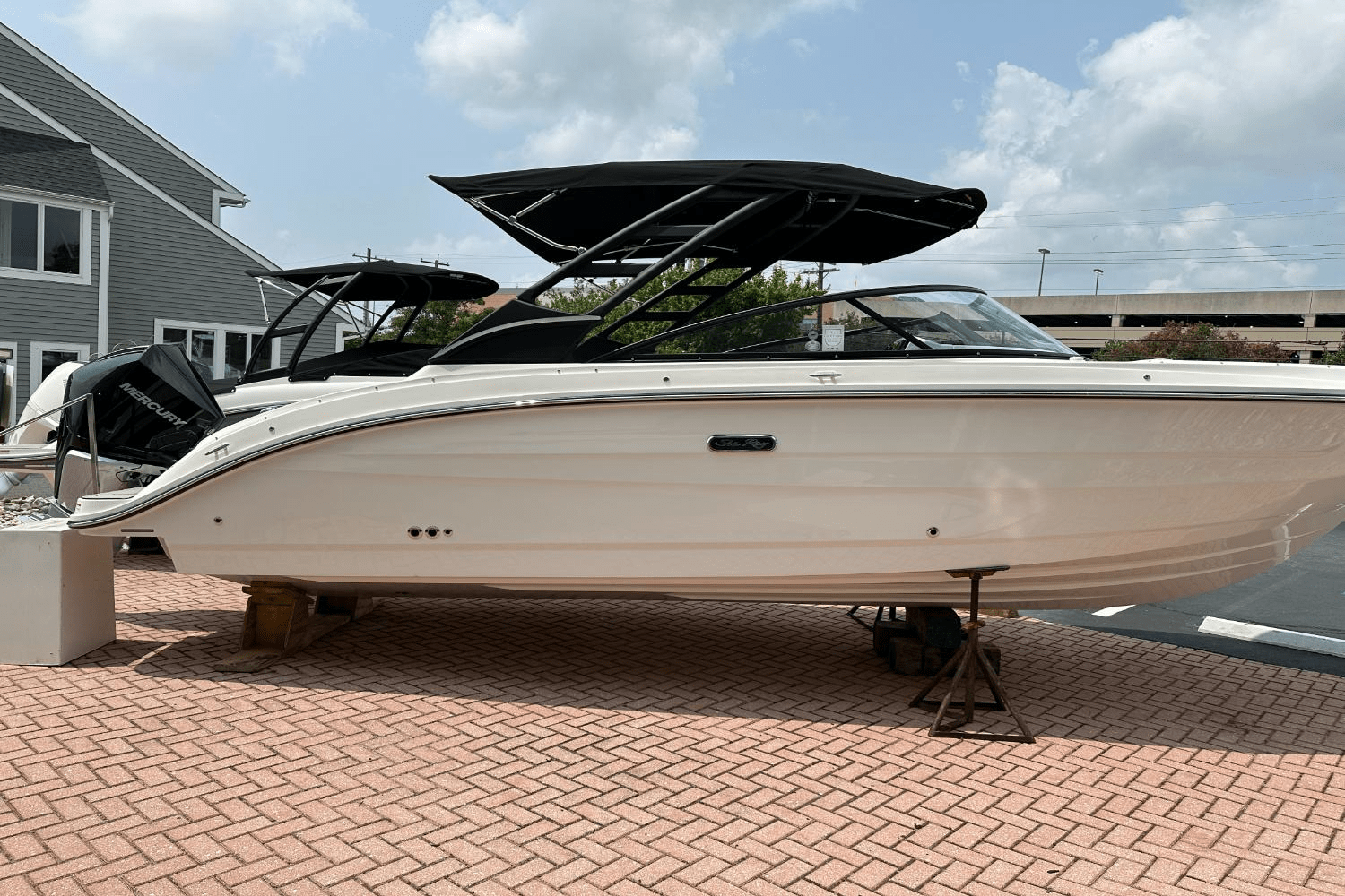 2025 Sea Ray SDX 250 Outboard Image Thumbnail #1