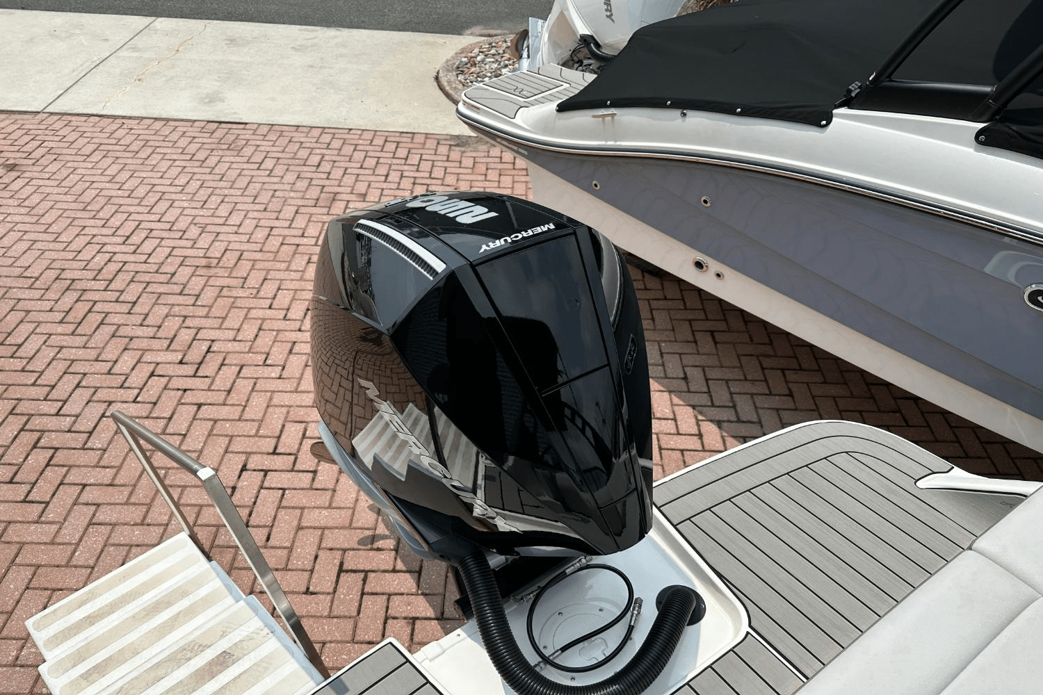 2025 Sea Ray SDX 250 Outboard Image Thumbnail #9