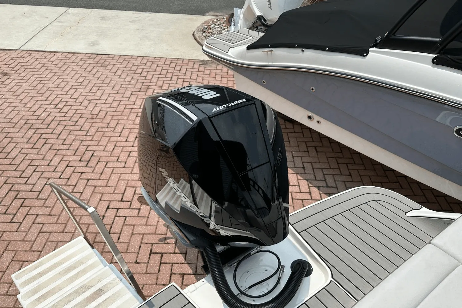 2025 Sea Ray SDX 250 Outboard Image Thumbnail #9