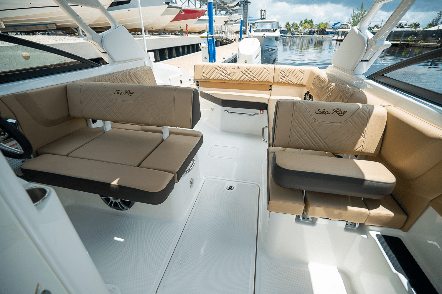2025 Sea Ray SDX 270 Outboard Image Thumbnail #19