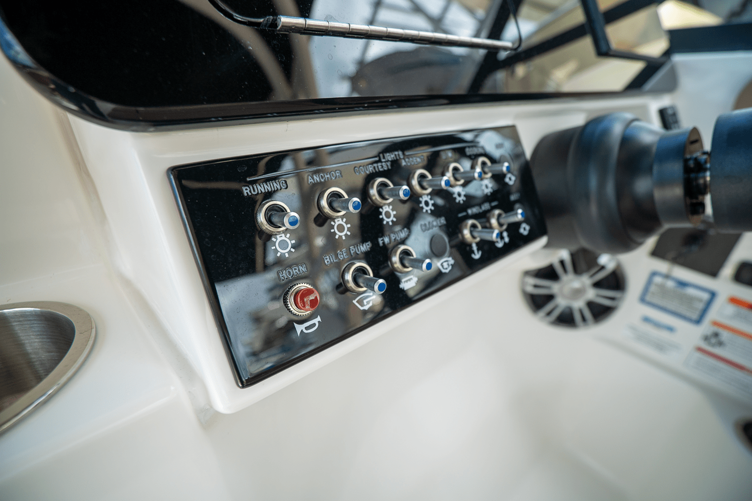 2025 Sea Ray SDX 270 Outboard Image Thumbnail #15