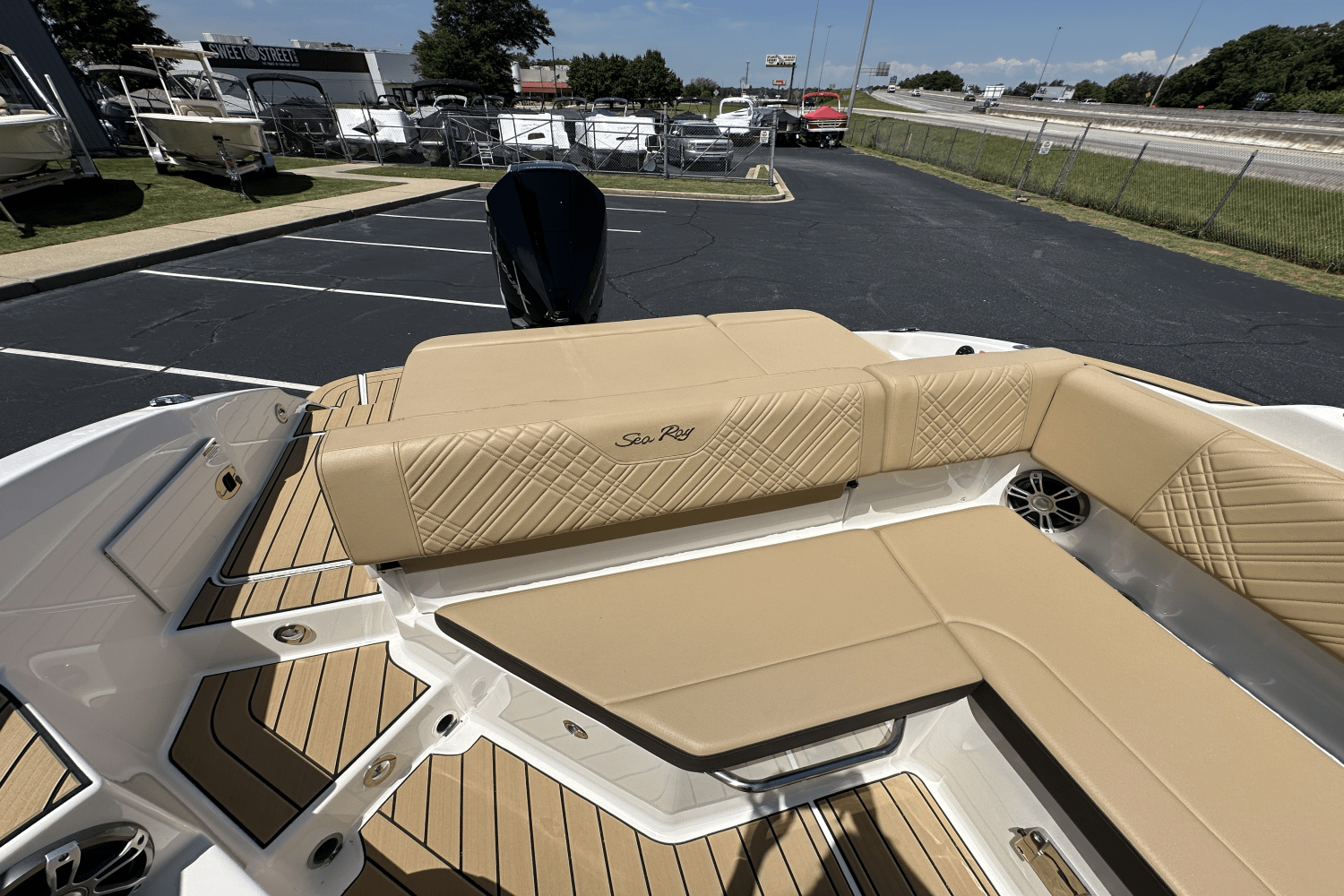 2025 Sea Ray SDX 270 Outboard Image Thumbnail #17
