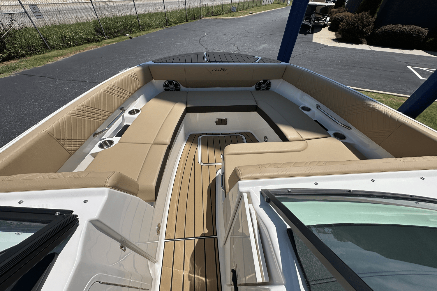 2025 Sea Ray SDX 270 Outboard Image Thumbnail #5