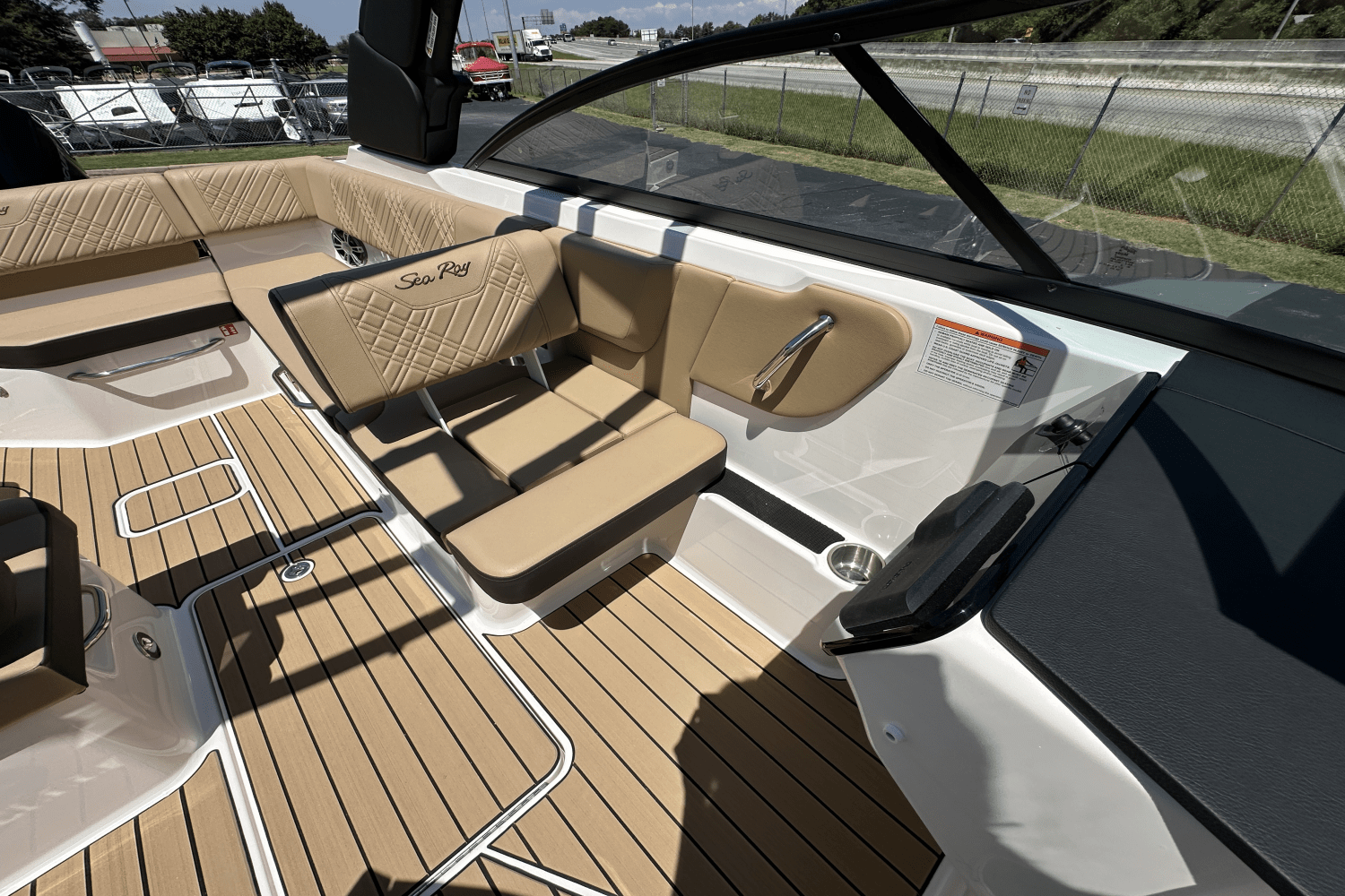 2025 Sea Ray SDX 270 Outboard Image Thumbnail #9