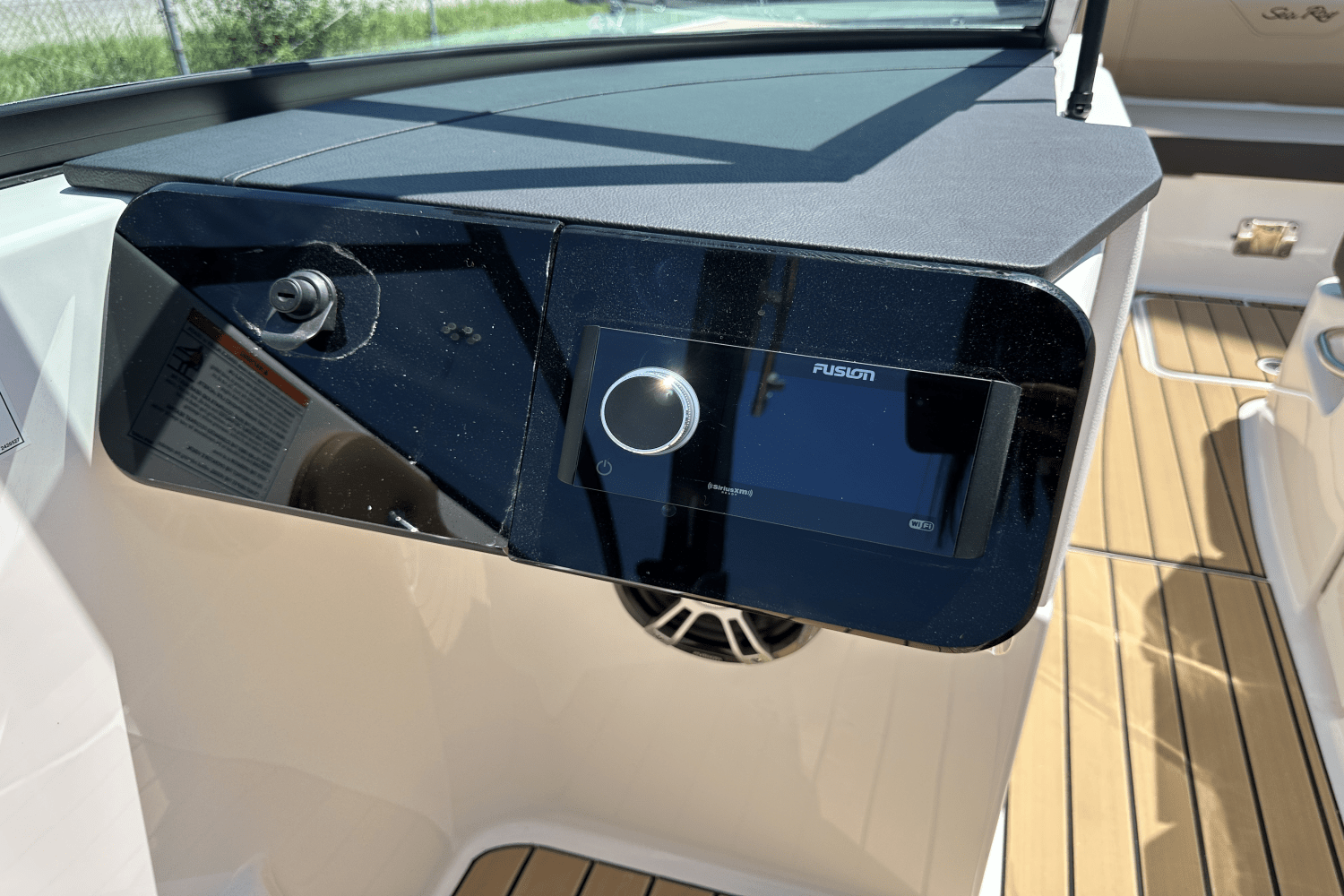 2025 Sea Ray SDX 270 Outboard Image Thumbnail #11