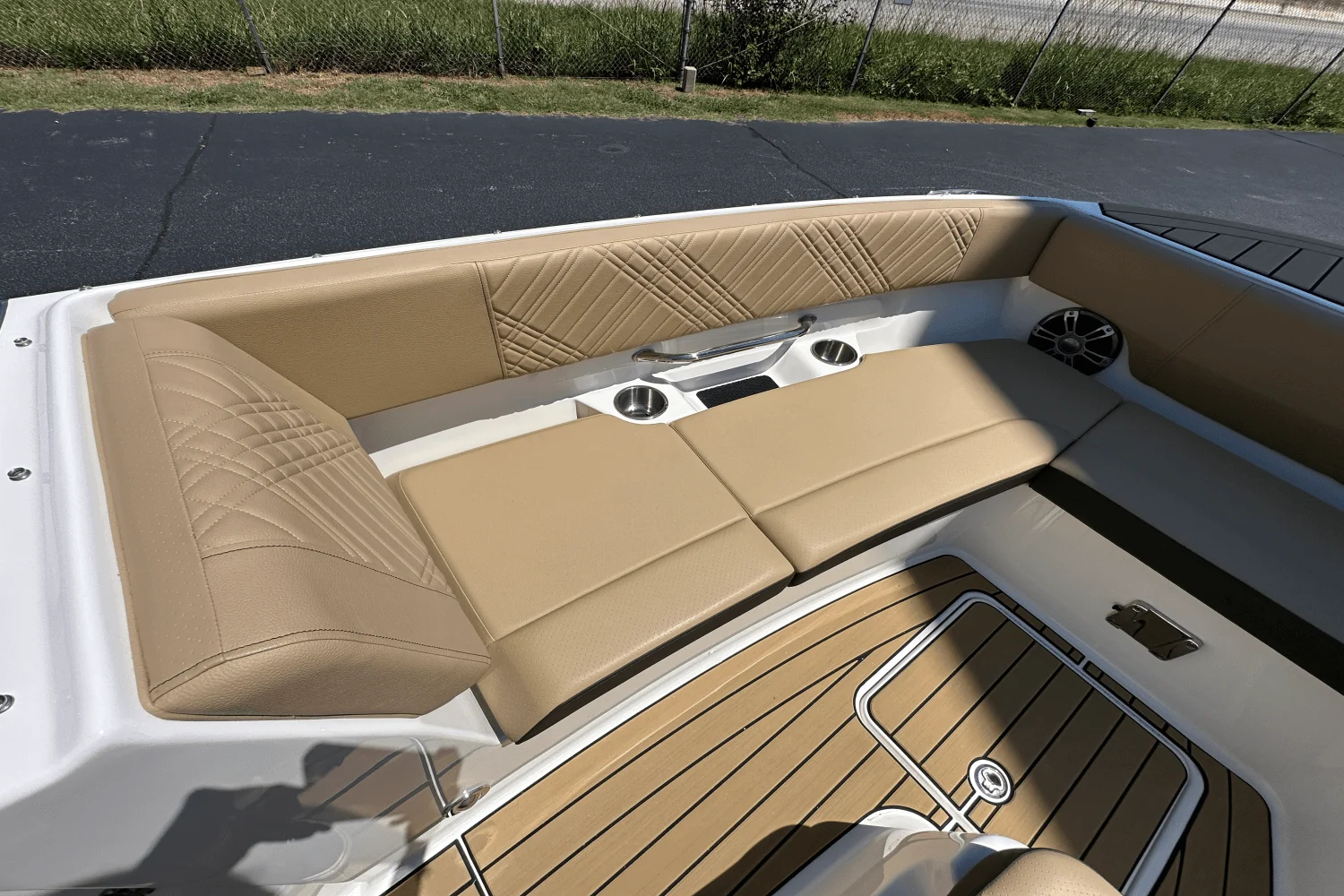 2025 Sea Ray SDX 270 Outboard Image Thumbnail #6