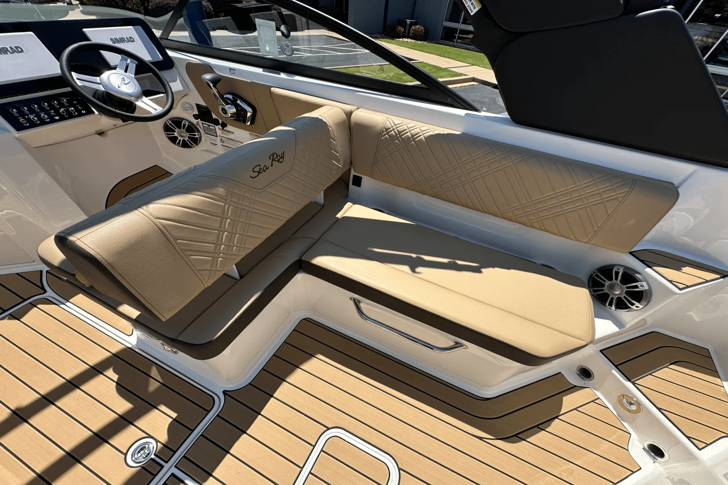 2025 Sea Ray SDX 270 Outboard Image Thumbnail #16