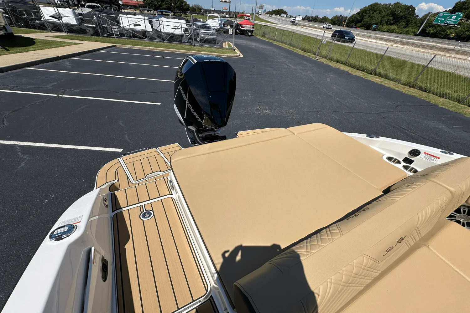 2025 Sea Ray SDX 270 Outboard Image Thumbnail #18