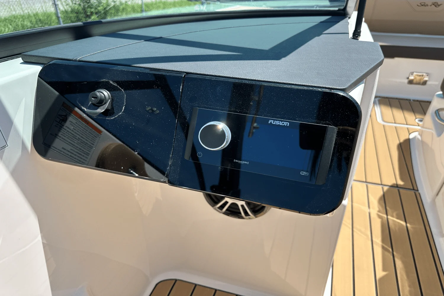 2025 Sea Ray SDX 270 Outboard Image Thumbnail #11