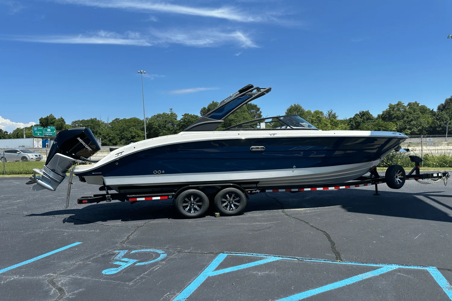 2025 Sea Ray SDX 270 Outboard Image Thumbnail #3