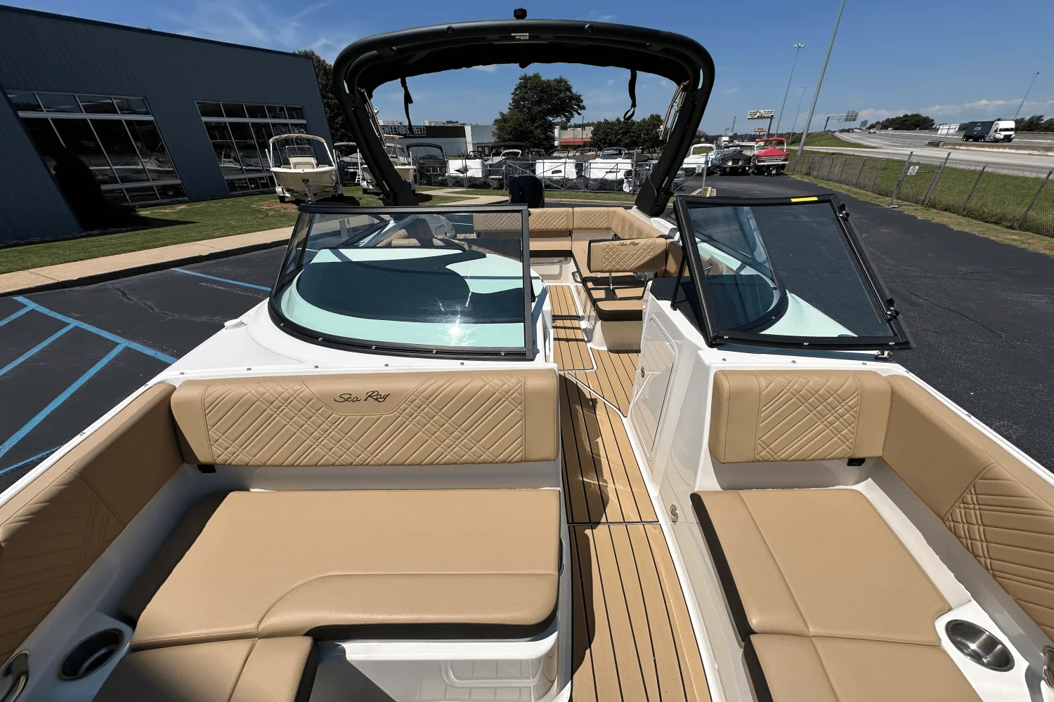 2025 Sea Ray SDX 270 Outboard Image Thumbnail #8