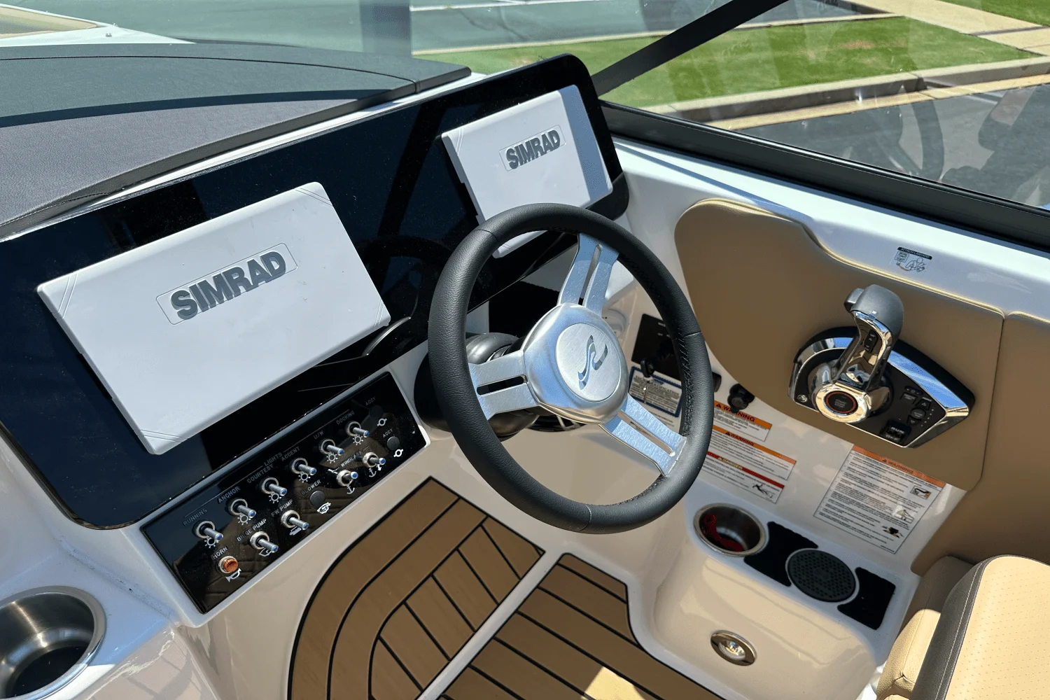 2025 Sea Ray SDX 270 Outboard Image Thumbnail #14