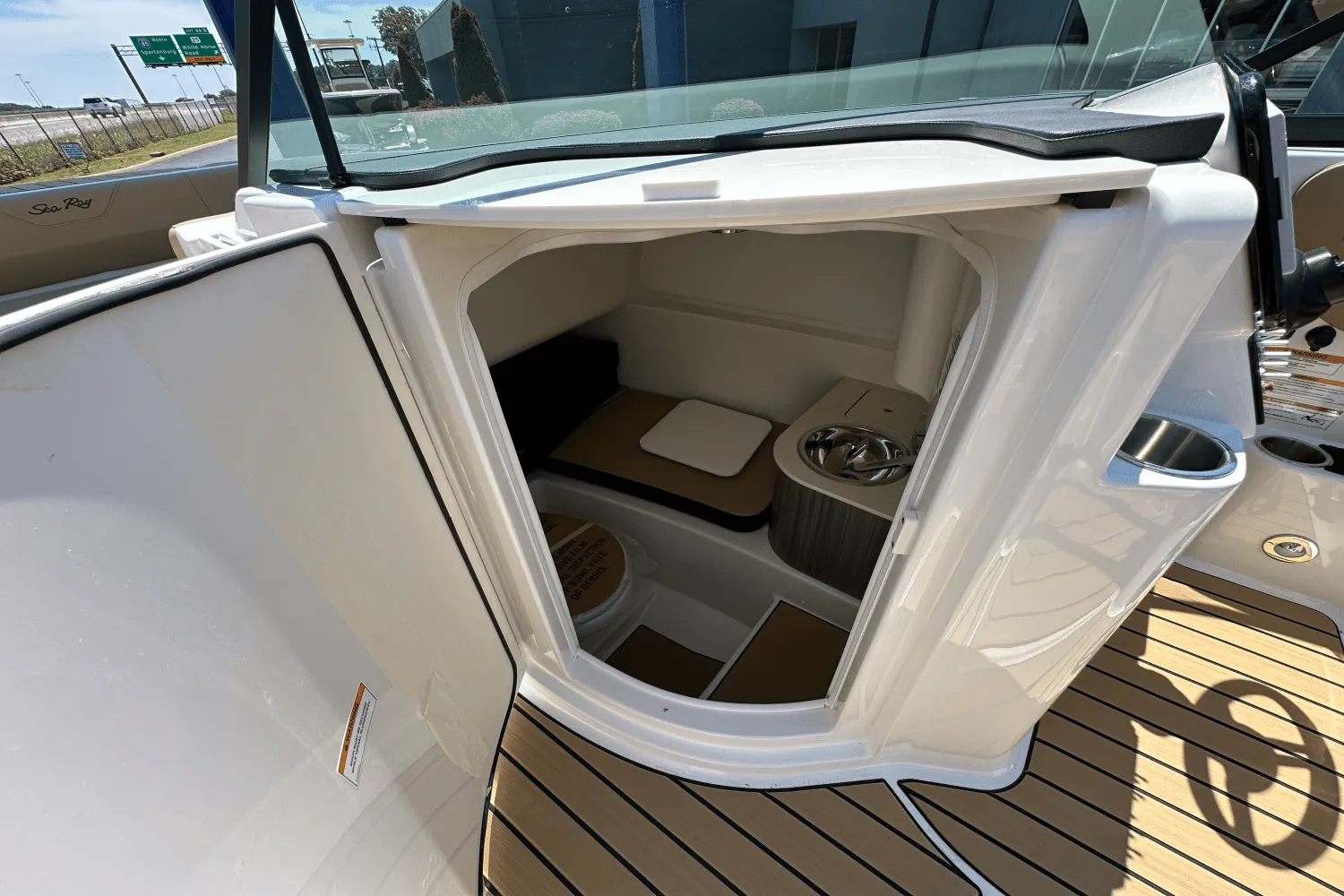 2025 Sea Ray SDX 270 Outboard Image Thumbnail #13