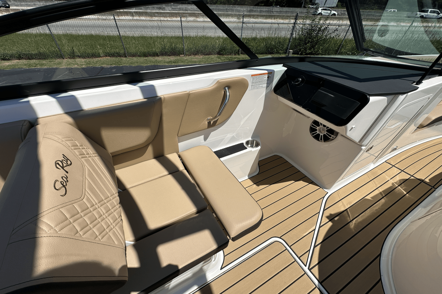 2025 Sea Ray SDX 270 Outboard Image Thumbnail #10