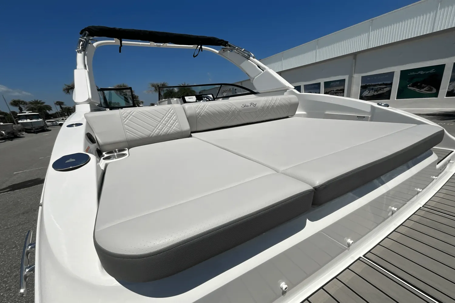 2025 Sea Ray SDX 270 Outboard Image Thumbnail #13