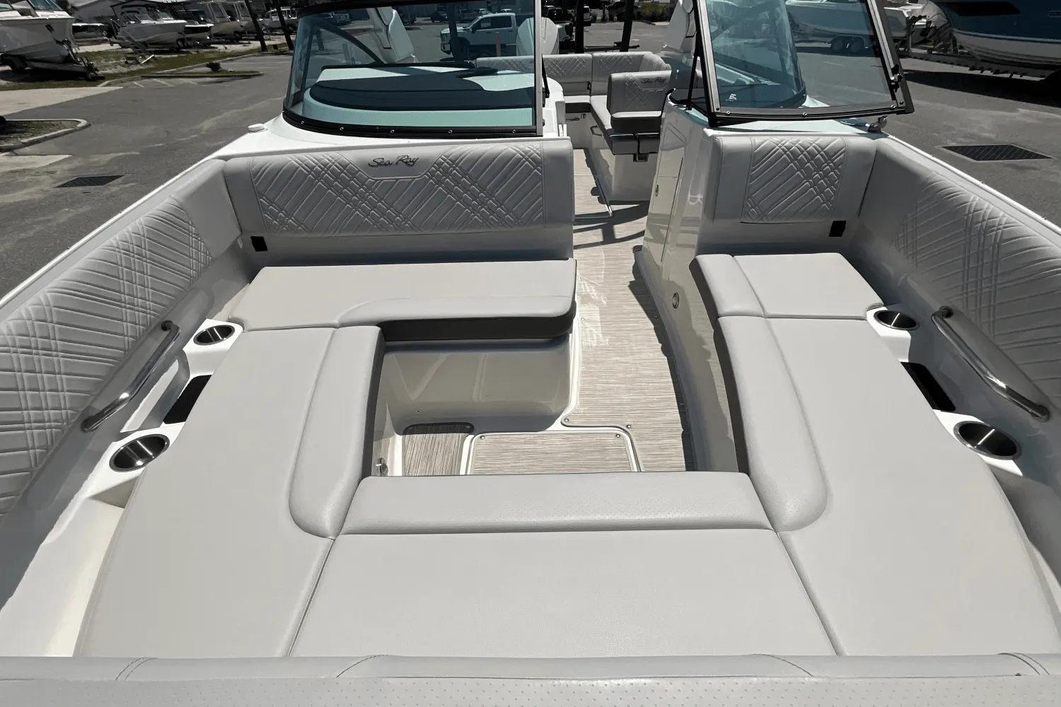 2025 Sea Ray SDX 270 Outboard Image Thumbnail #5