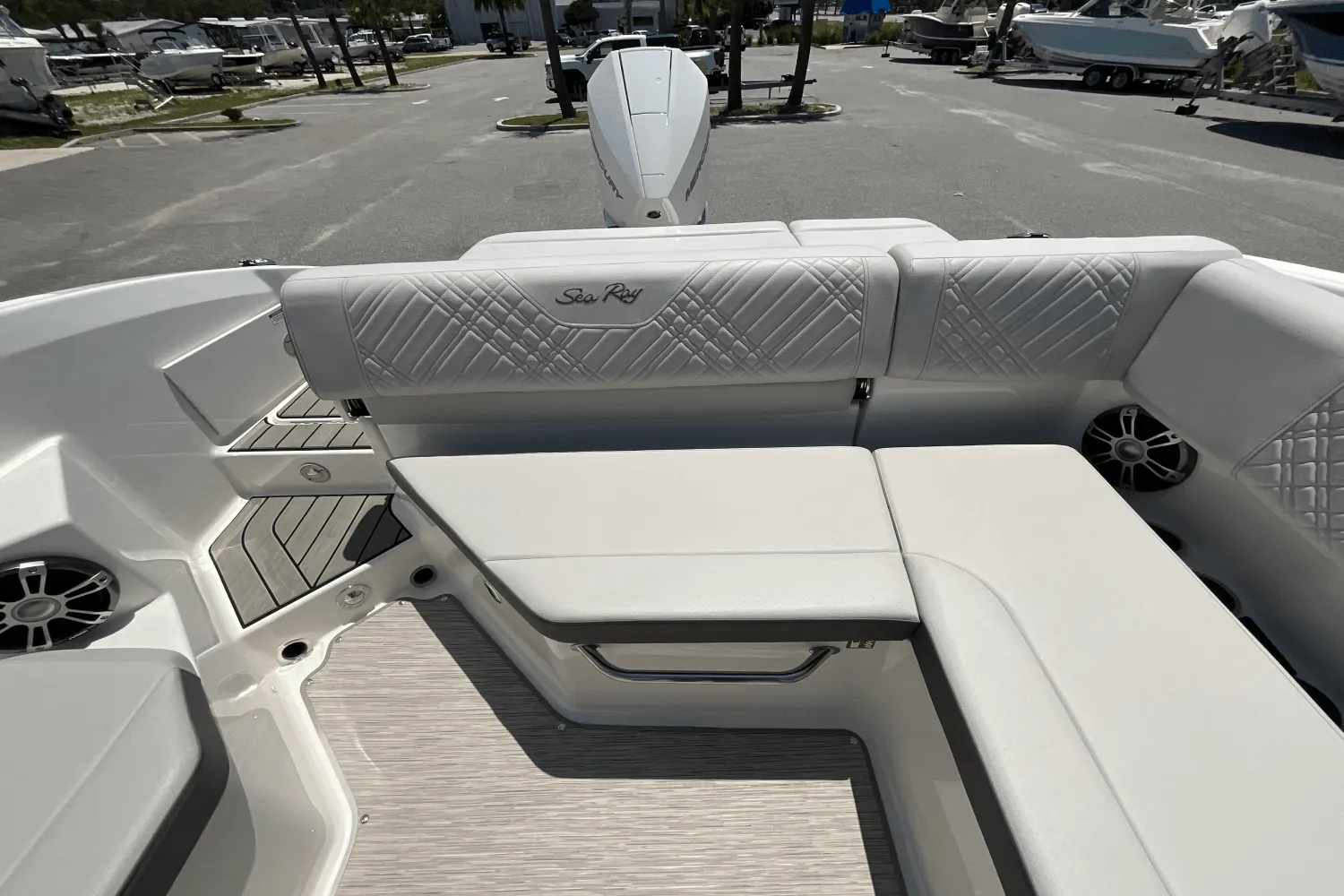 2025 Sea Ray SDX 270 Outboard Image Thumbnail #6