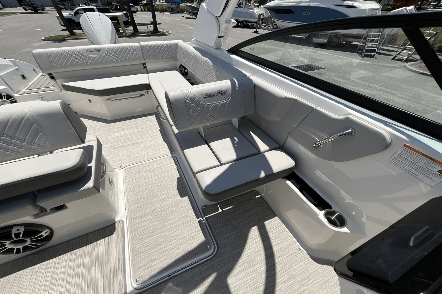 2025 Sea Ray SDX 270 Outboard Image Thumbnail #42