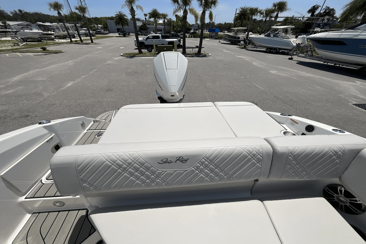 2025 Sea Ray SDX 270 Outboard Image Thumbnail #39
