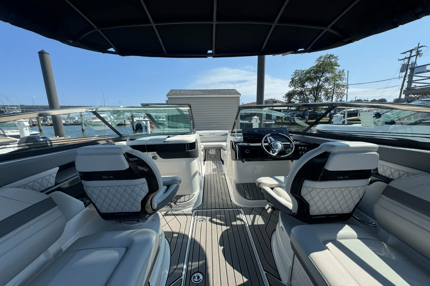 2025 Sea Ray SLX 260 Outboard Image Thumbnail #11
