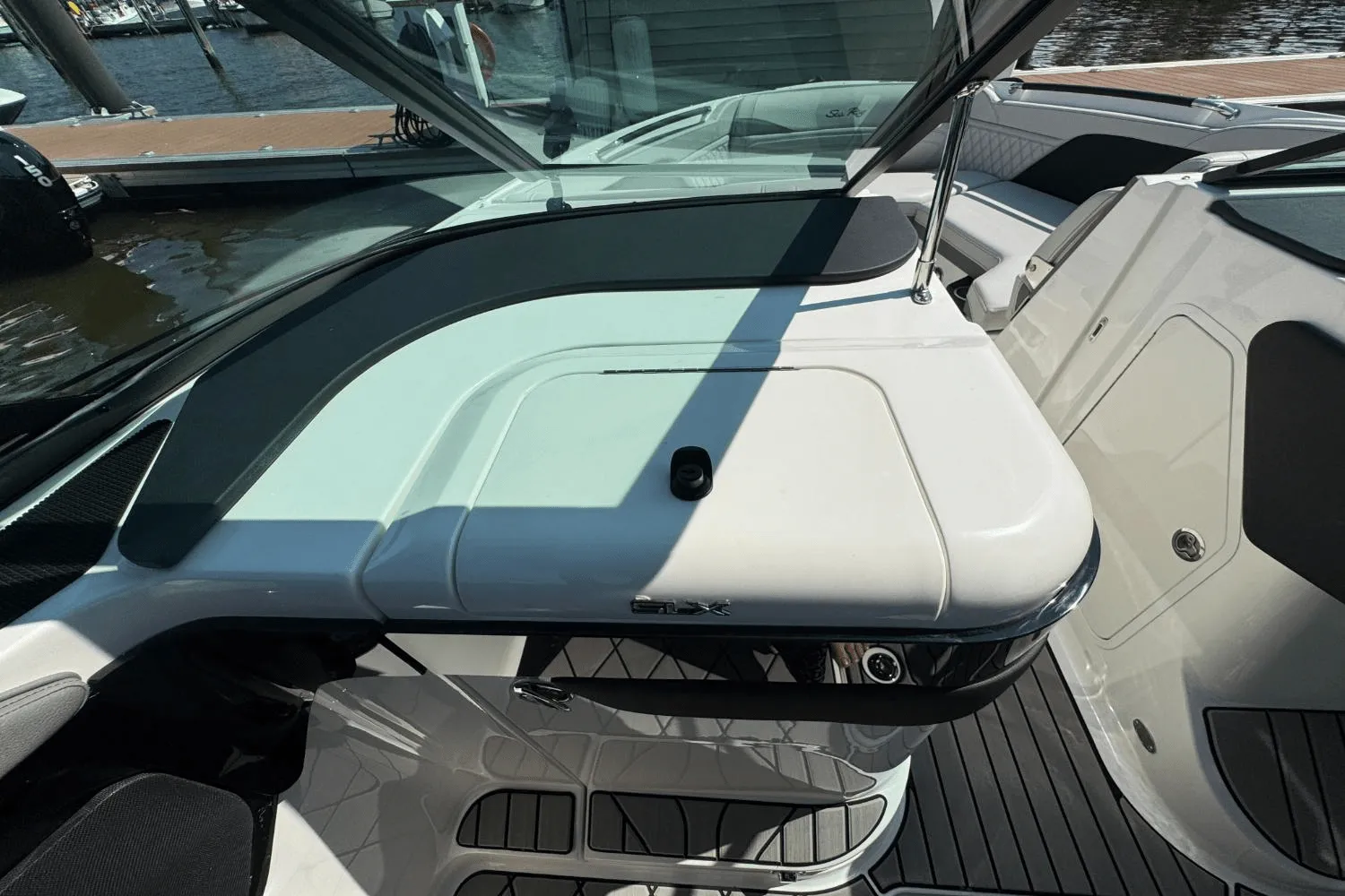 2025 Sea Ray SLX 260 Outboard Image Thumbnail #19