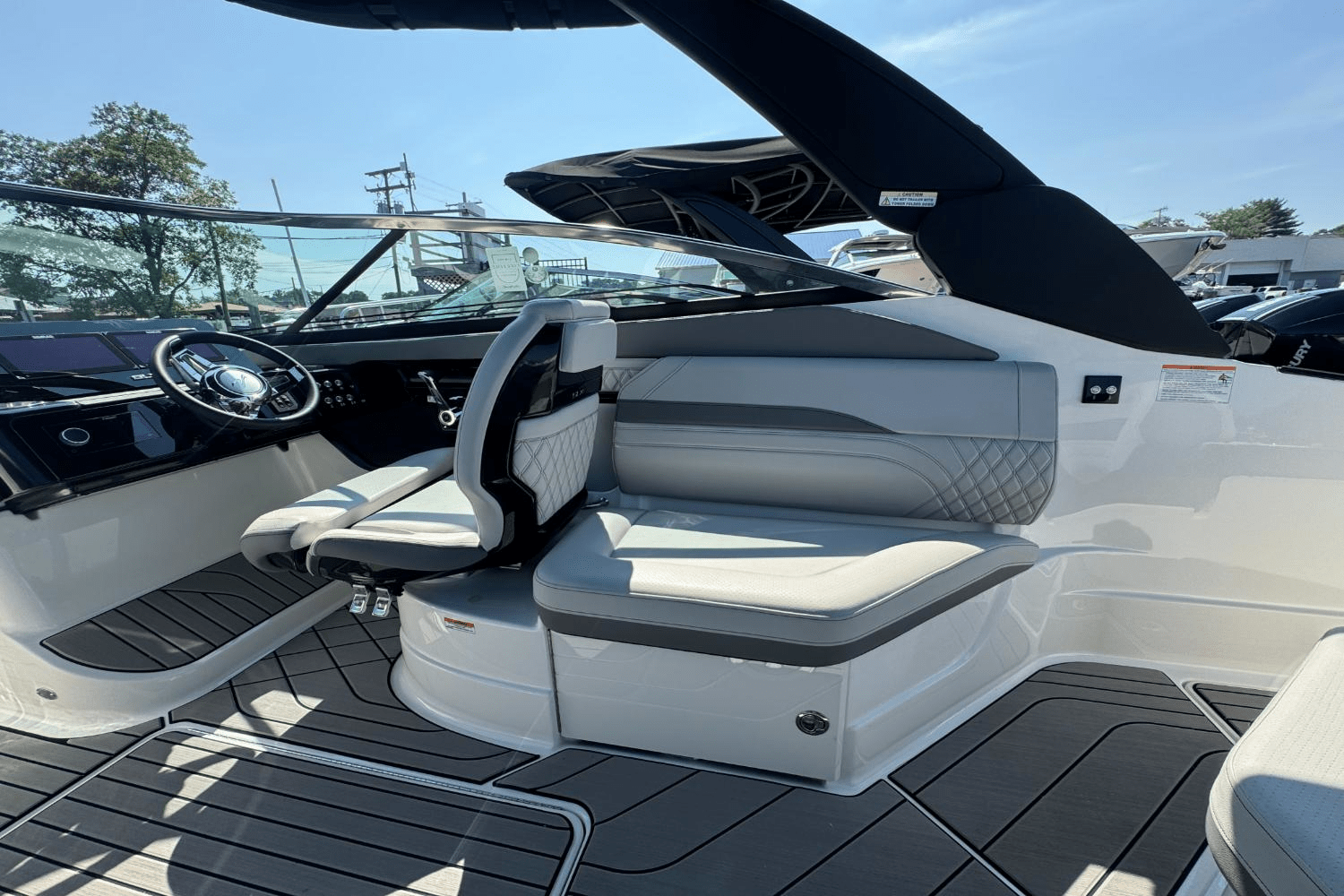 2025 Sea Ray SLX 260 Outboard Image Thumbnail #9