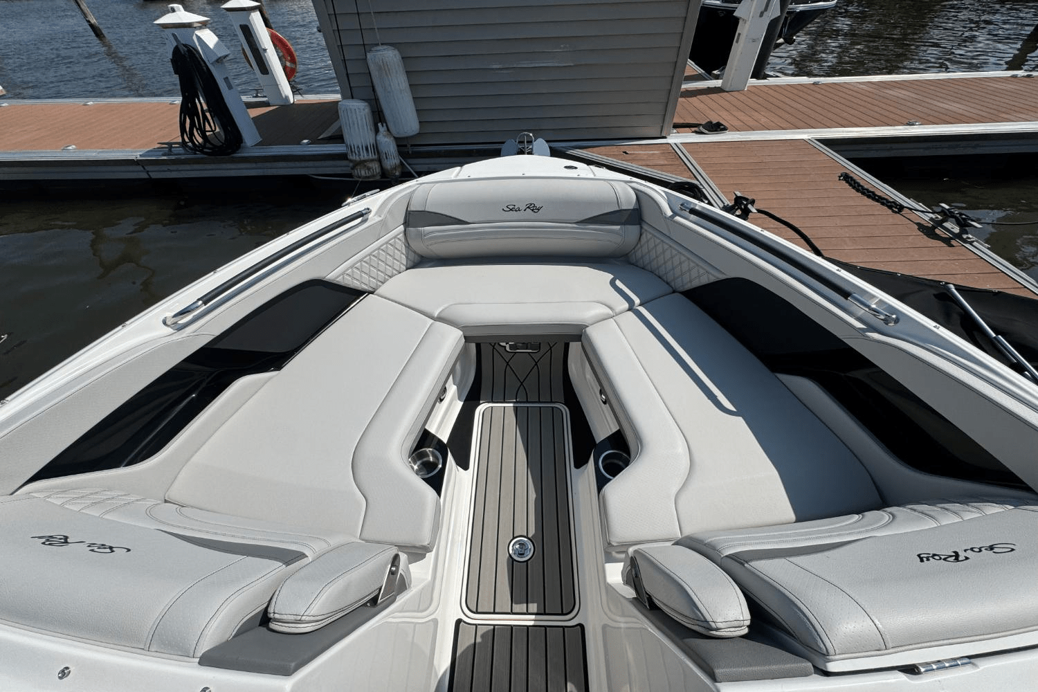 2025 Sea Ray SLX 260 Outboard Image Thumbnail #22