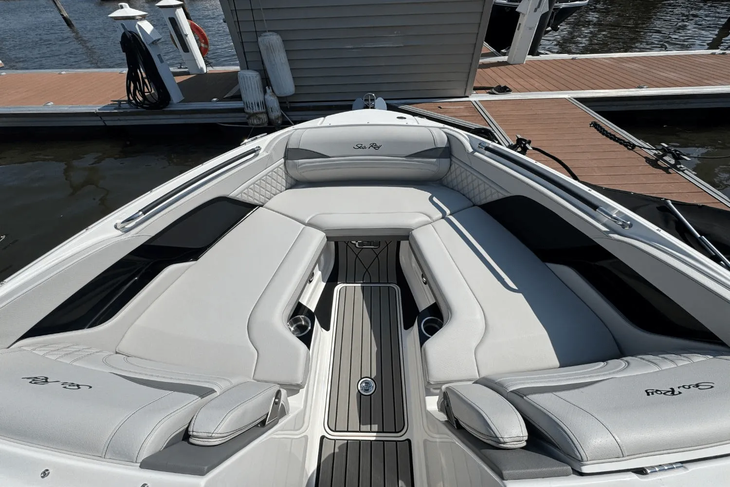 2025 Sea Ray SLX 260 Outboard Image Thumbnail #25