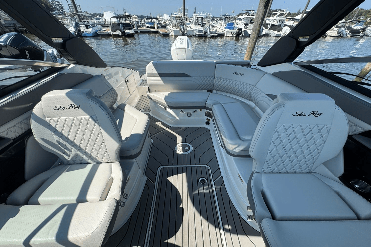 2025 Sea Ray SLX 260 Outboard Image Thumbnail #10