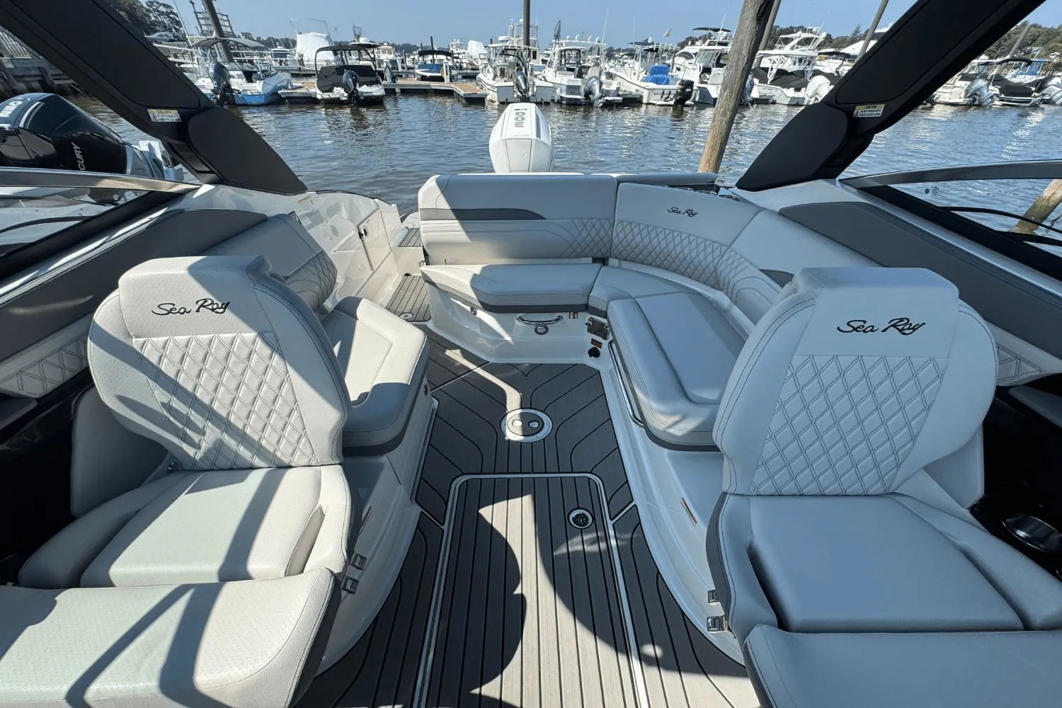 2025 Sea Ray SLX 260 Outboard Image Thumbnail #13
