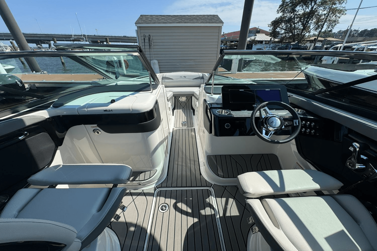 2025 Sea Ray SLX 260 Outboard Image Thumbnail #12