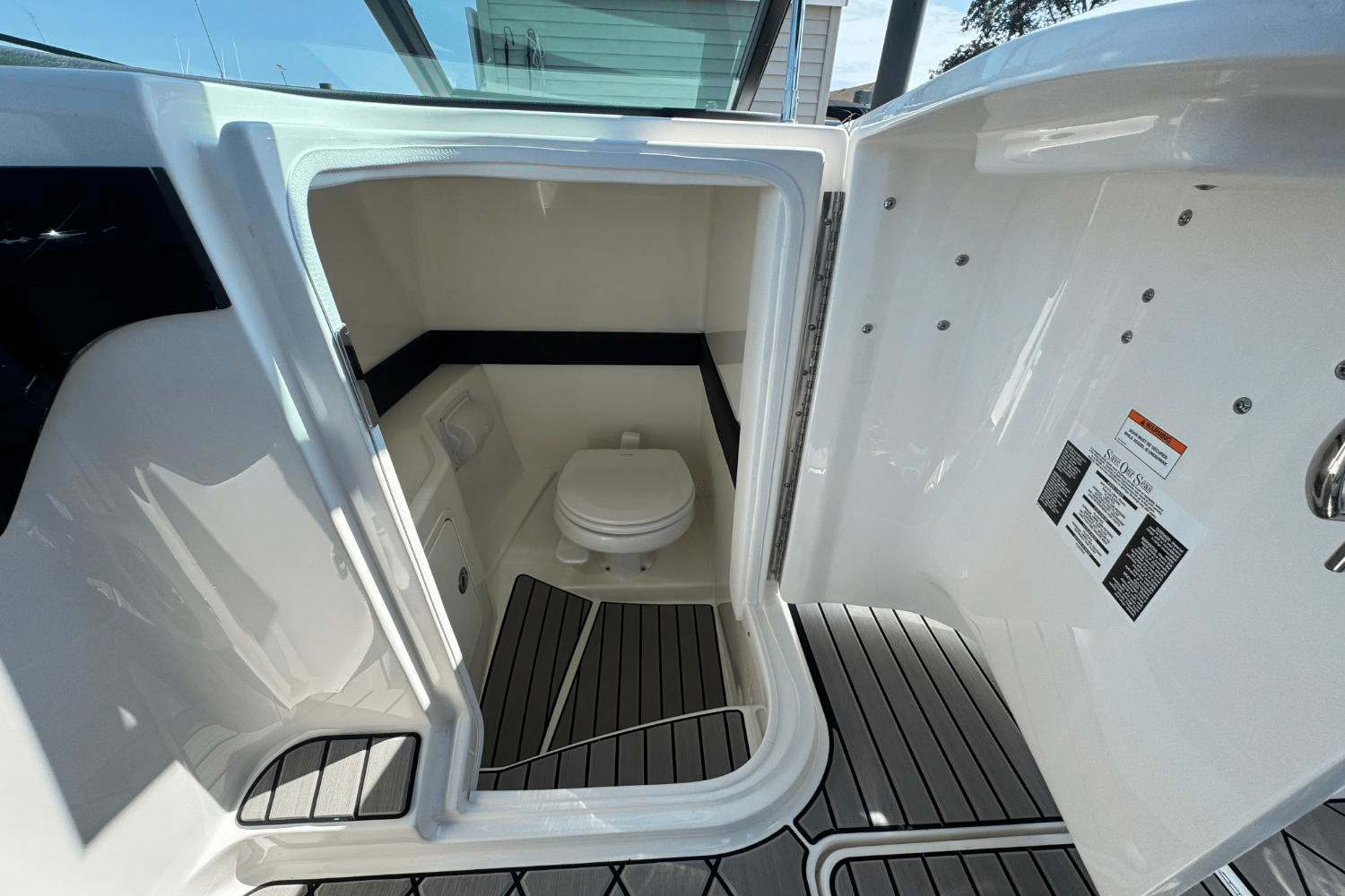 2025 Sea Ray SLX 260 Outboard Image Thumbnail #15