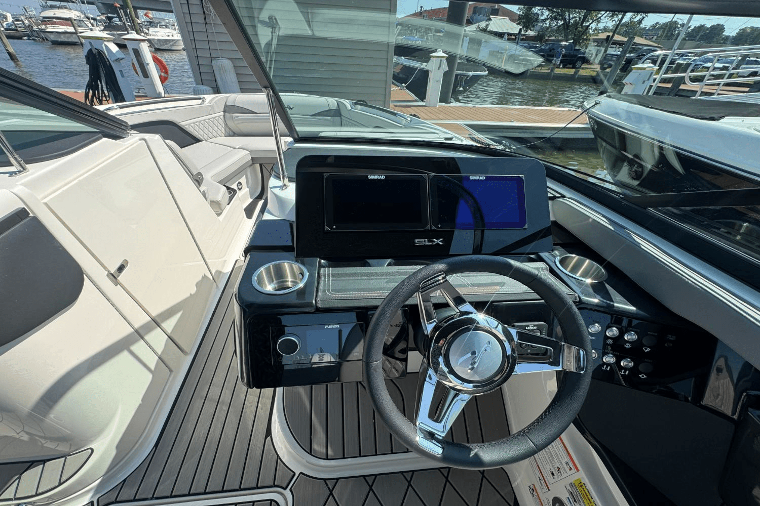 2025 Sea Ray SLX 260 Outboard Image Thumbnail #19