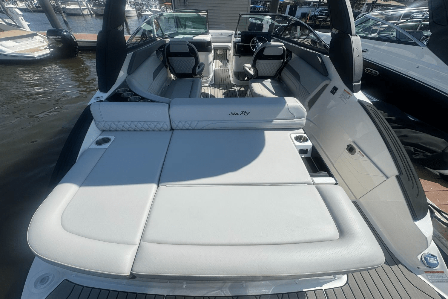 2025 Sea Ray SLX 260 Outboard Image Thumbnail #5