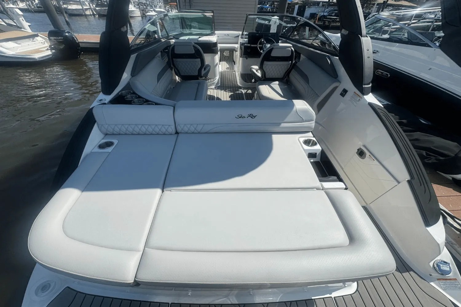2025 Sea Ray SLX 260 Outboard Image Thumbnail #8