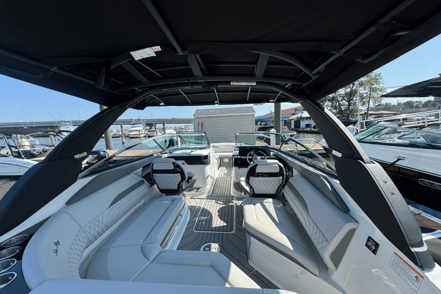2025 Sea Ray SLX 260 Outboard Image Thumbnail #6