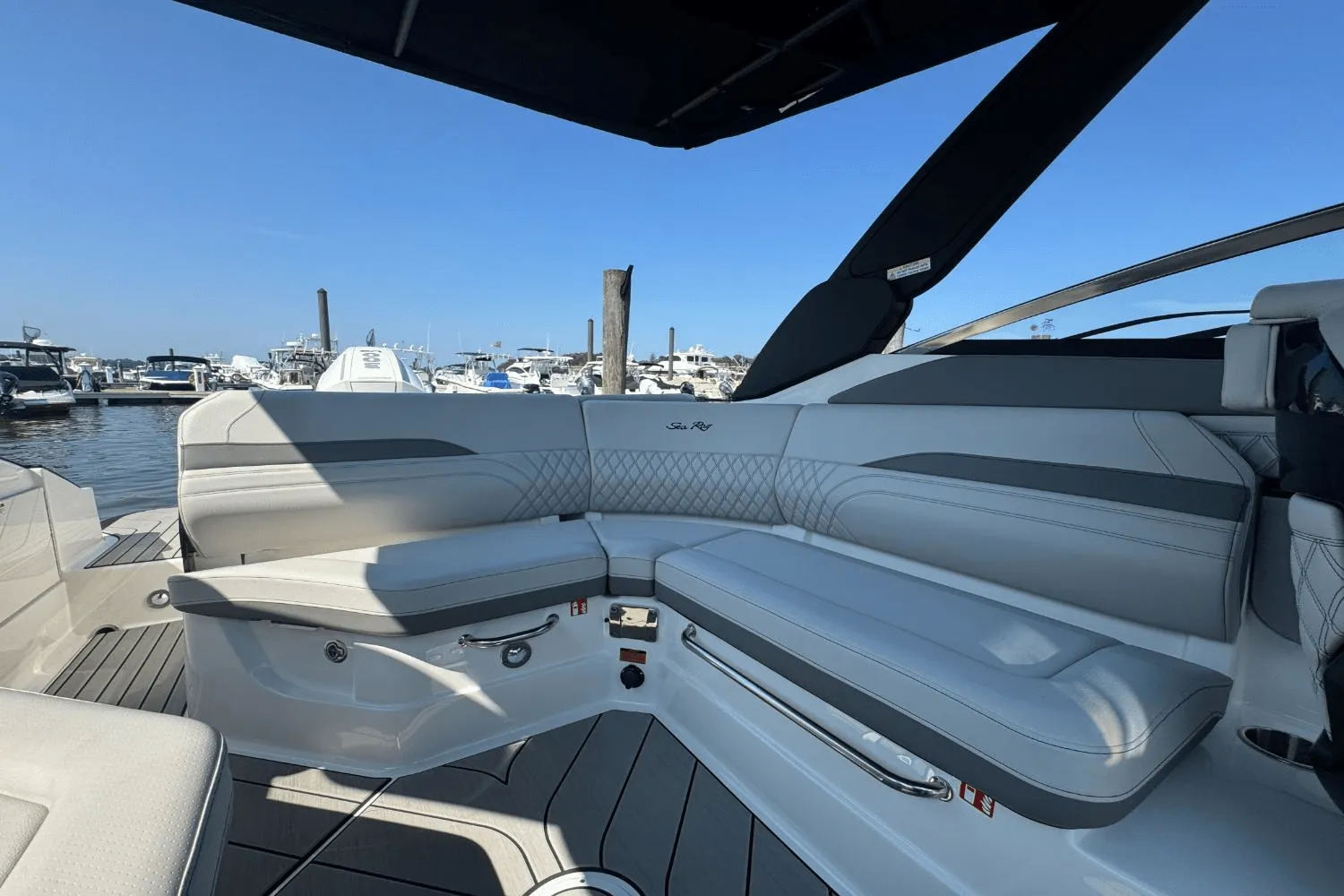 2025 Sea Ray SLX 260 Outboard Image Thumbnail #11